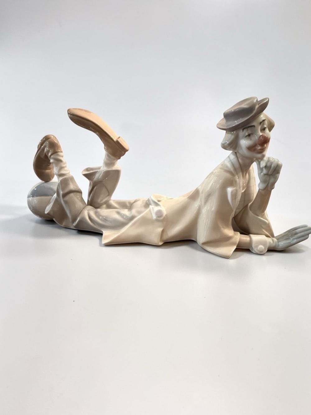 Lladró Porcelain Clown with Ball Figurine #4618 Salvador Furió Spain - Retired - Picture 7 of 8
